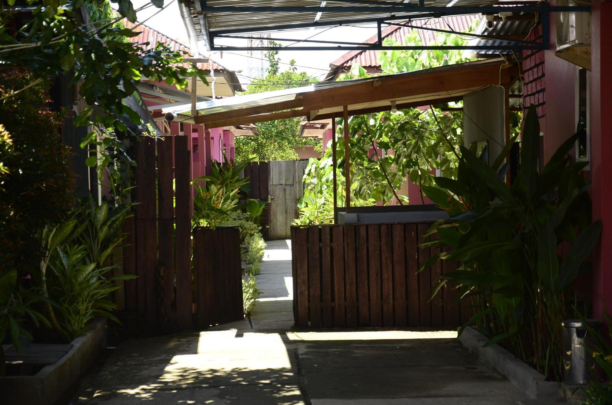 Baronda Guest House 索龙 外观 照片
